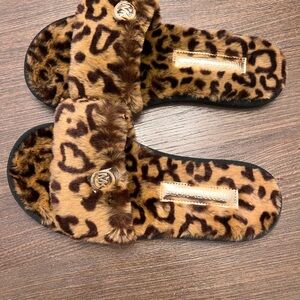 New! Michael Kors Leopard Faux Fur Slippers. Plastic is still on the logo.🙌🏼
